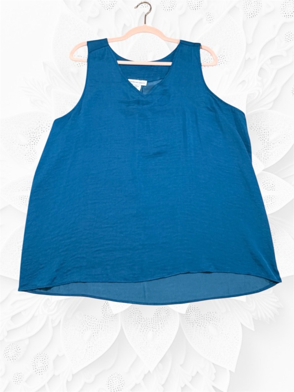 cupcakes & cashmere Teal Blue V-Neck Sleeveless Tank